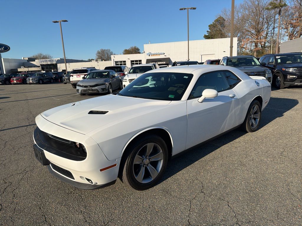 2019 Dodge Challenger SXT's photo