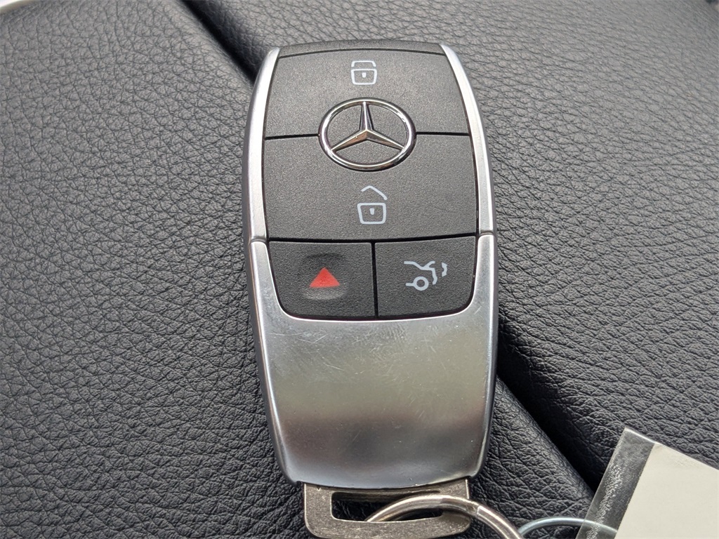 2020 Mercedes Benz GLC 300 photo 32