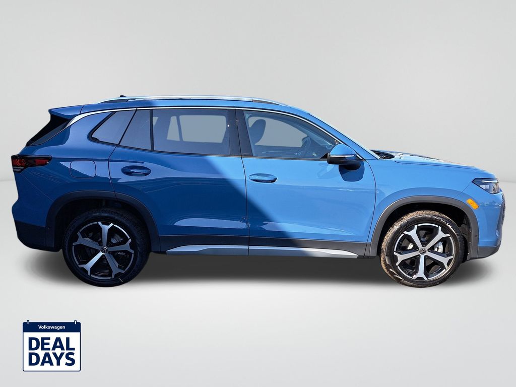 2025 Volkswagen Tiguan SE photo 3