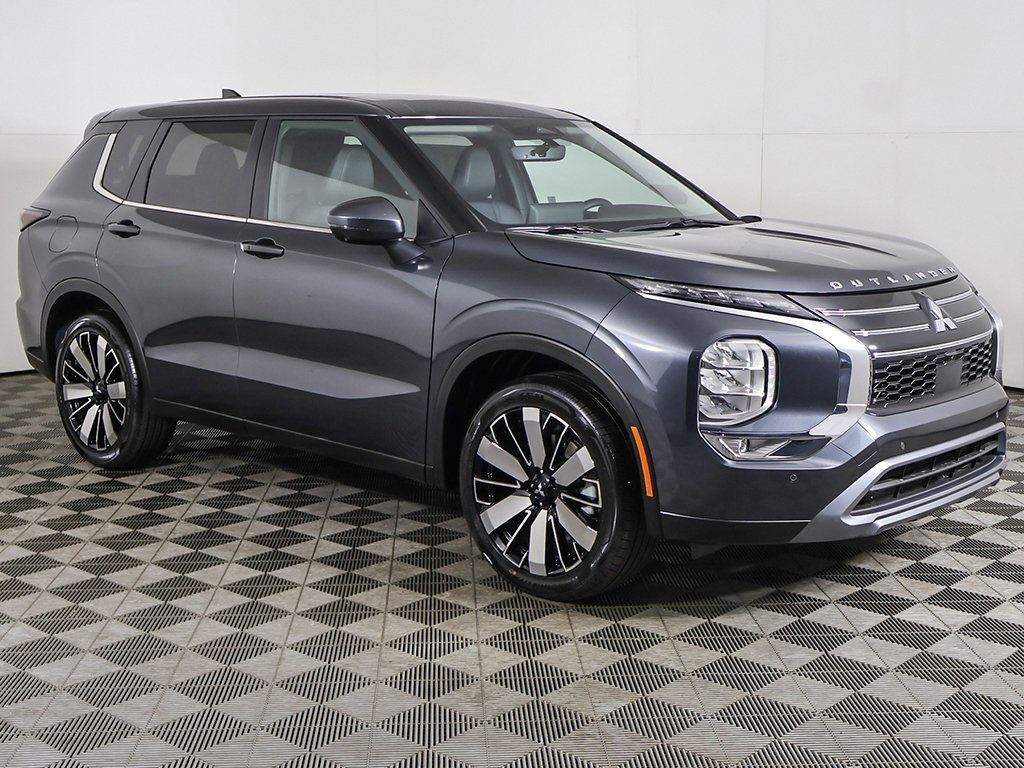 2025 Mitsubishi Outlander SE photo 2