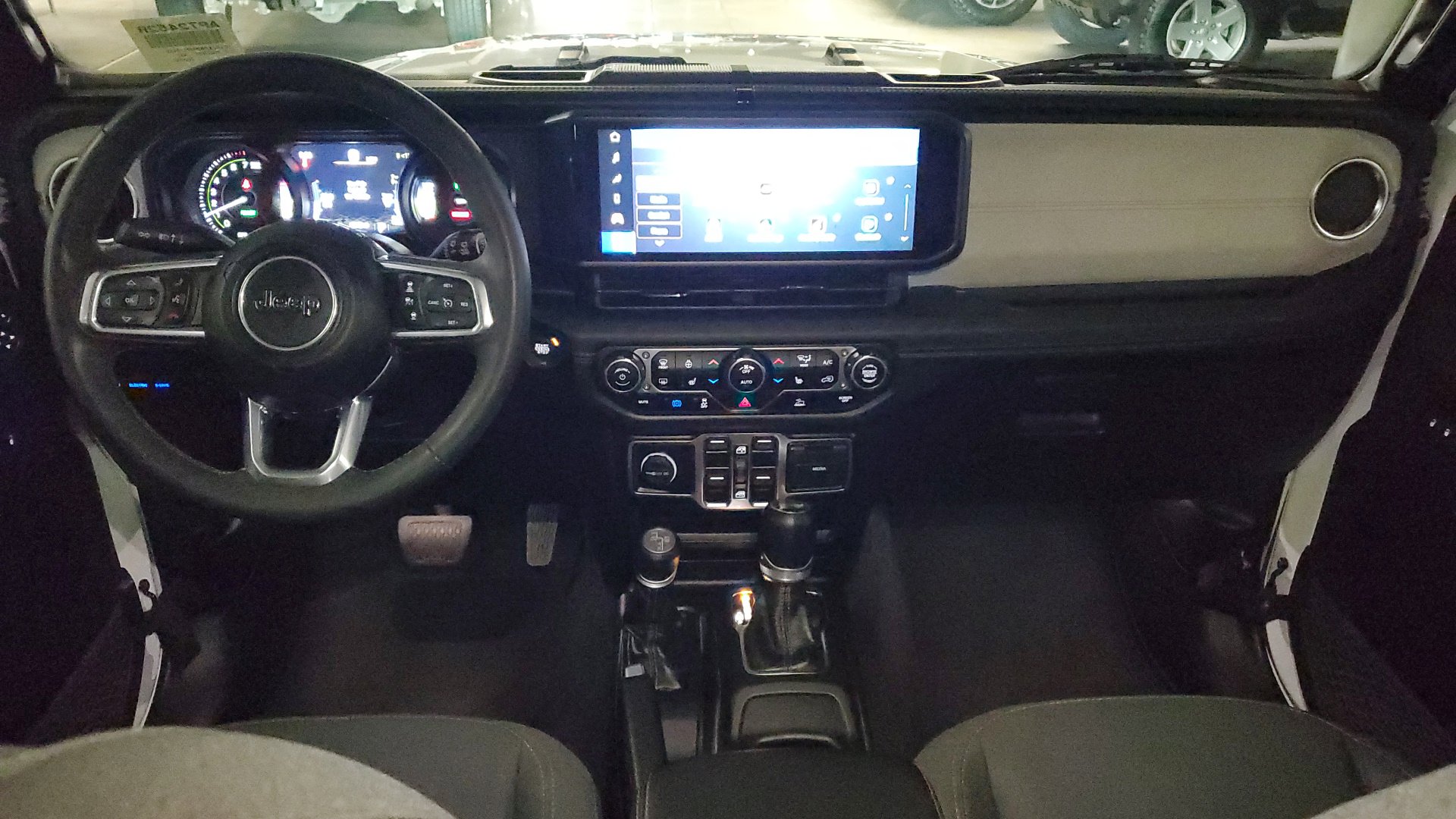 2024 Jeep Wrangler Sahara 4xe photo 10