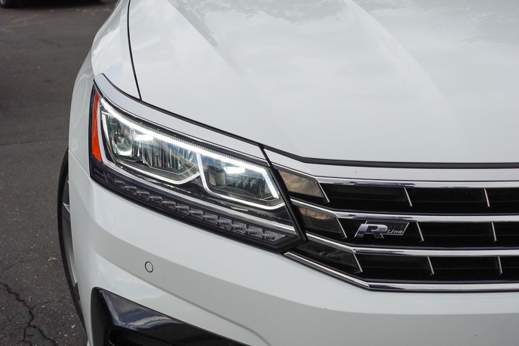 2019 Volkswagen Passat 2.0T SE R-Line photo 4