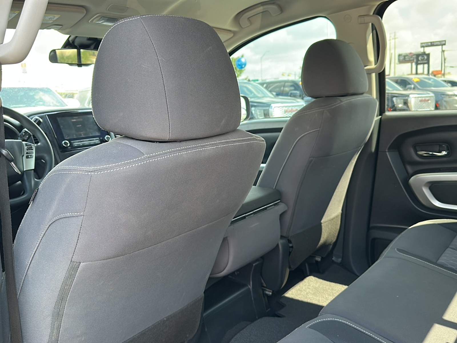 2022 Nissan Titan Crew Cab SV photo 4