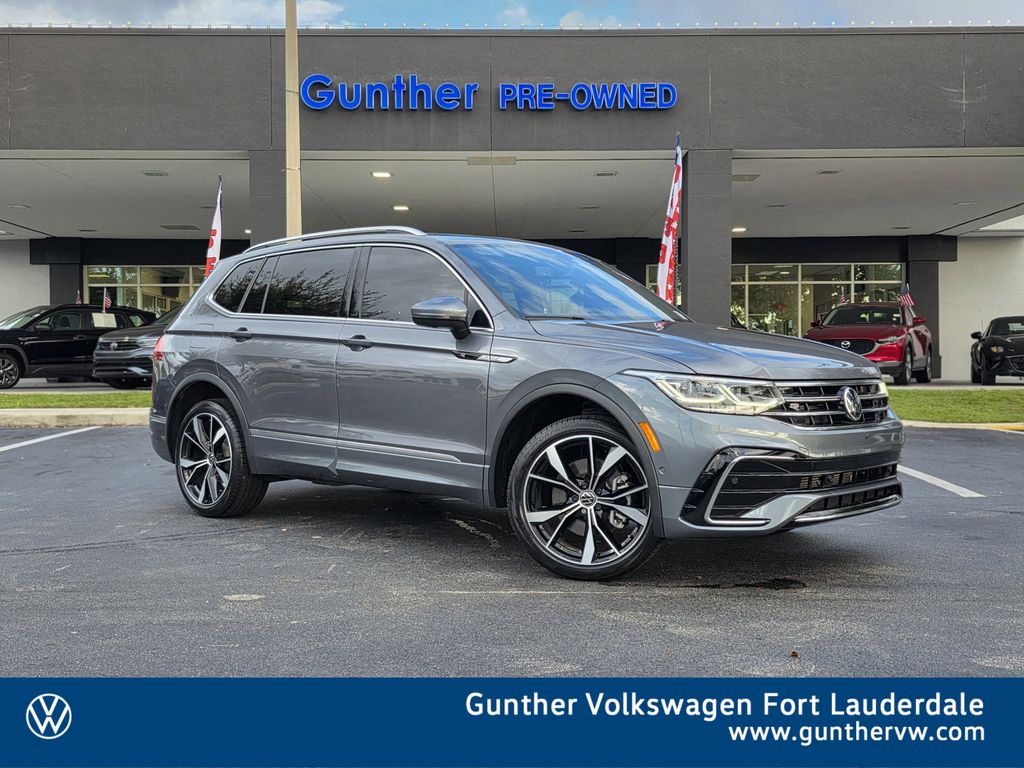 2024 Volkswagen Tiguan SEL R-LINE's photo