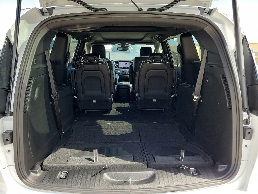 2025 Chrysler Pacifica Limited photo 11