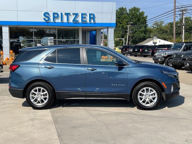 2024 Chevrolet Equinox LT photo 2