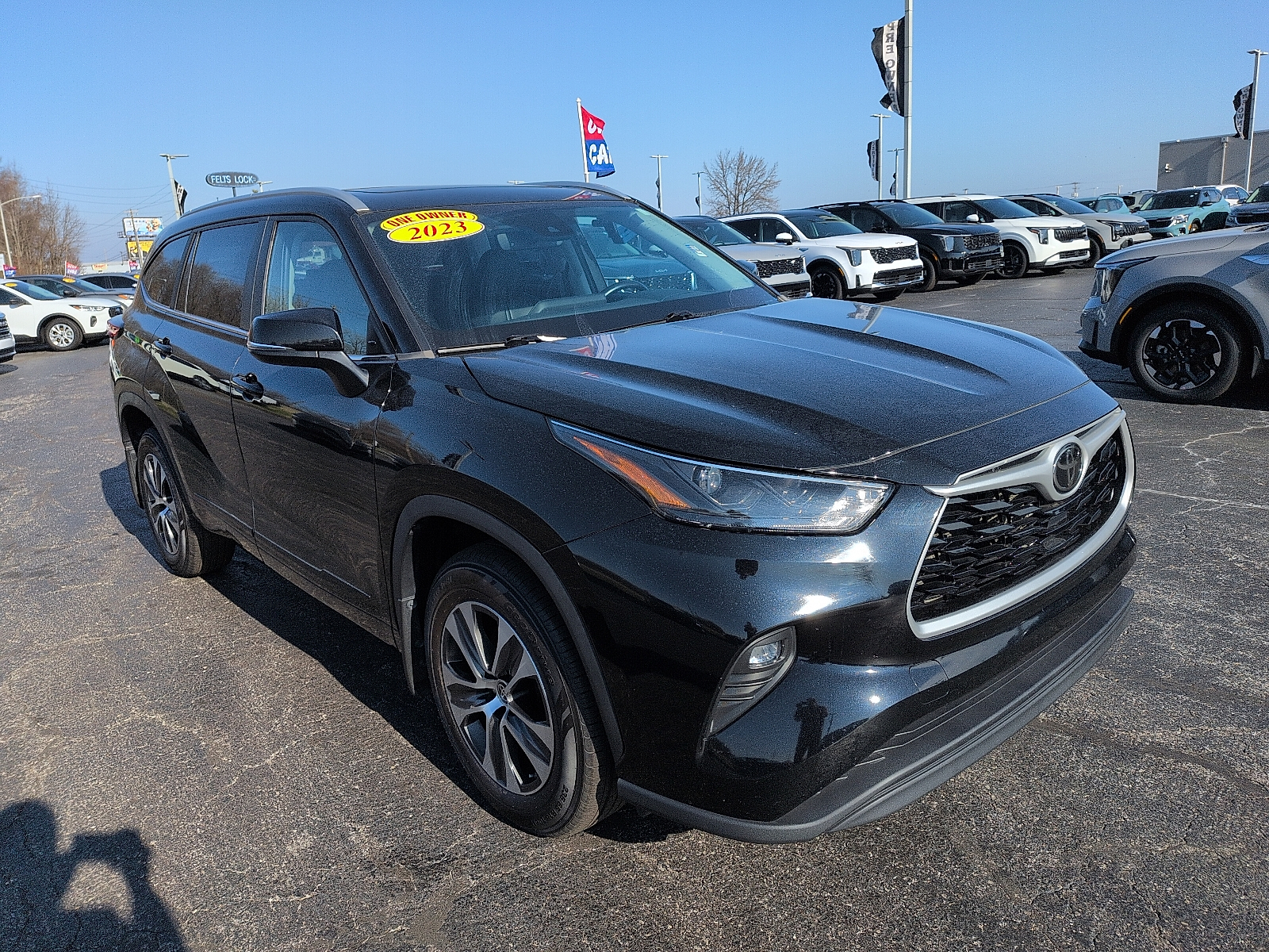 2023 Toyota Highlander XLE's photo