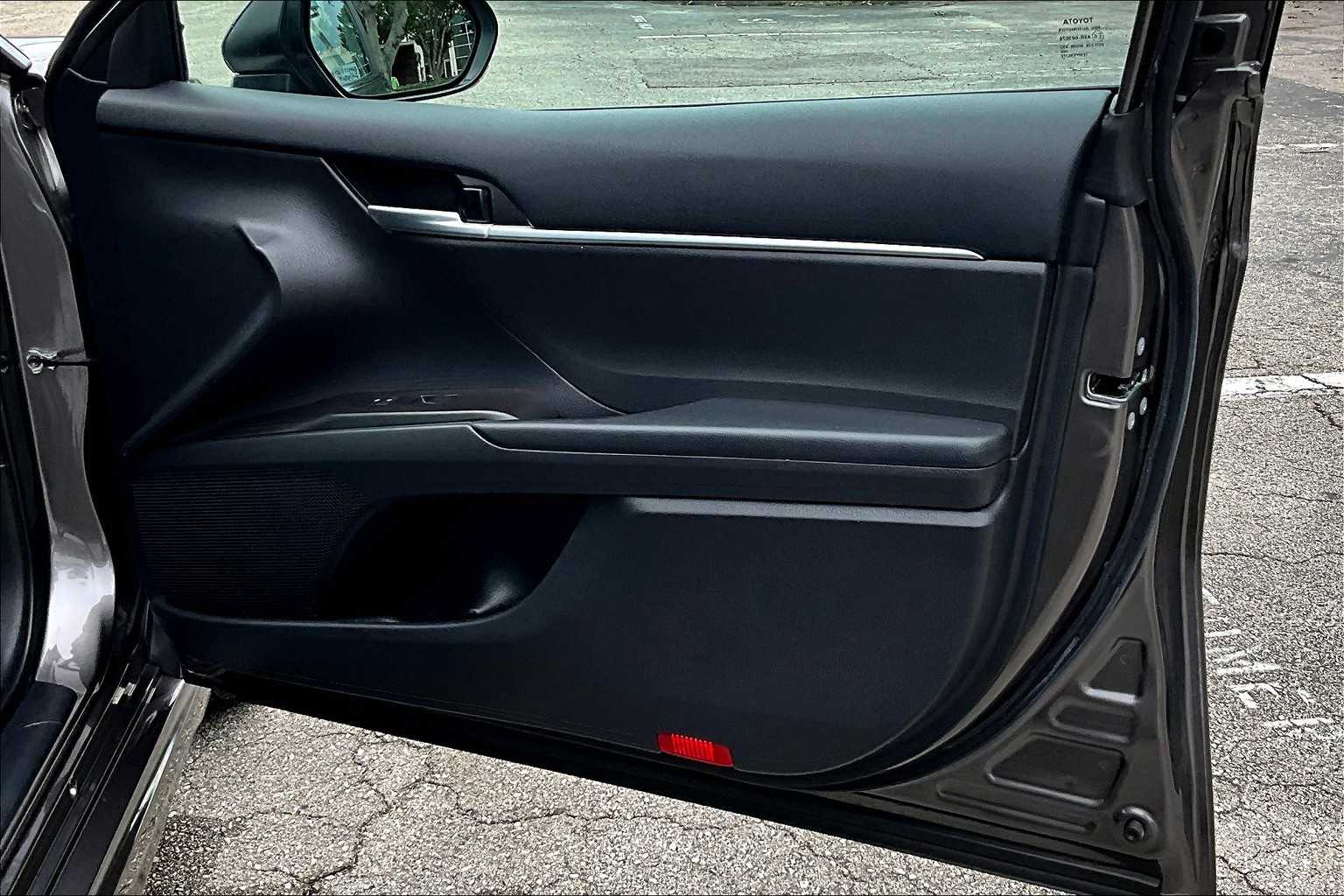 2023 Toyota Camry SE photo 26