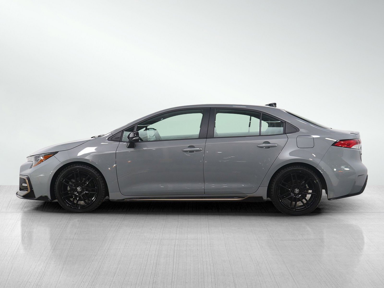 Used 2022 Toyota Corolla SE with VIN 5YFS4MCE7NP137574 for sale in Minneapolis, Minnesota