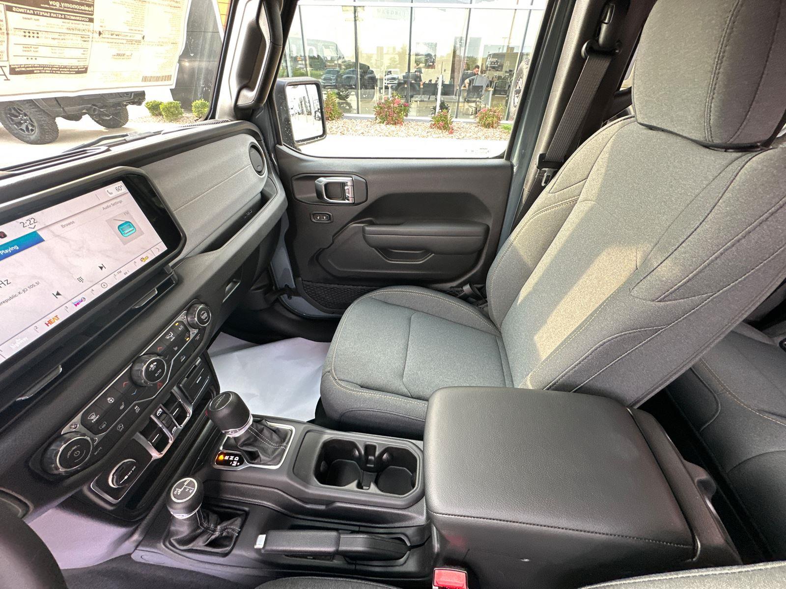 2025 Jeep Gladiator Sport S photo 22
