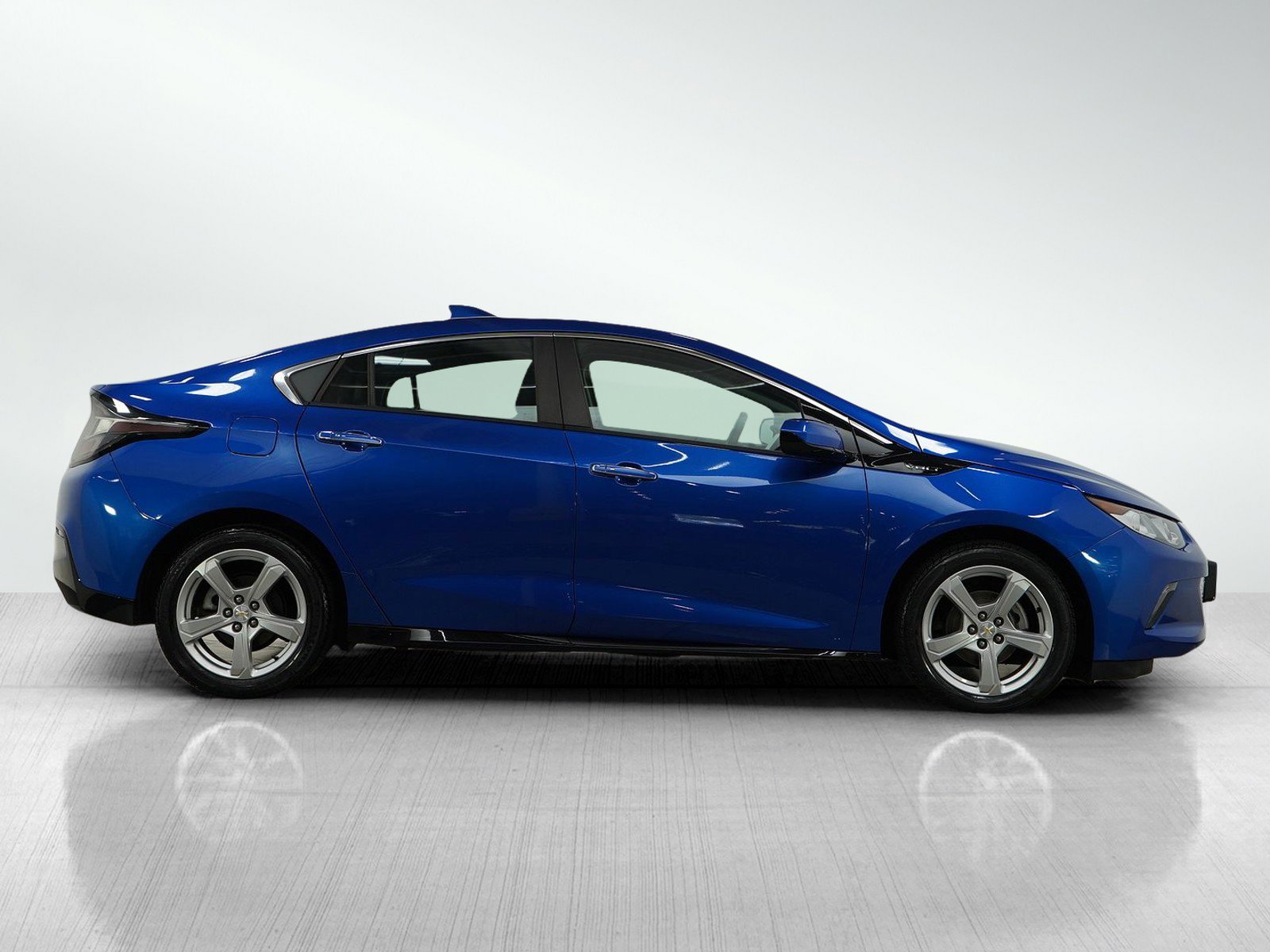 2017 Chevrolet Volt LT photo 6