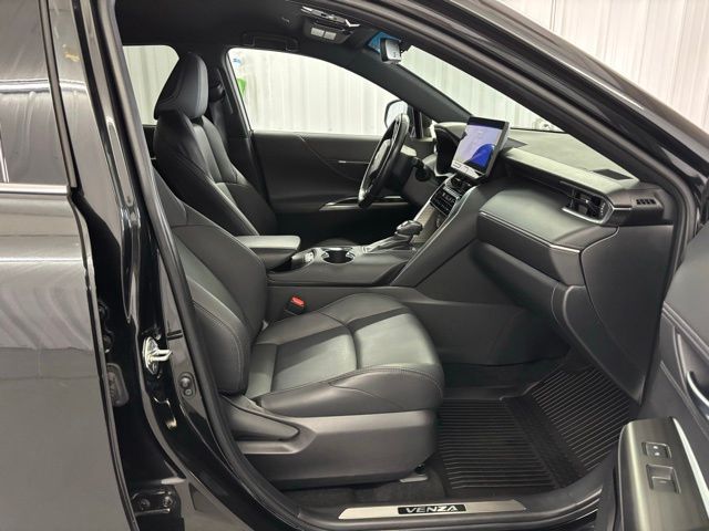 2023 Toyota Venza XLE photo 21