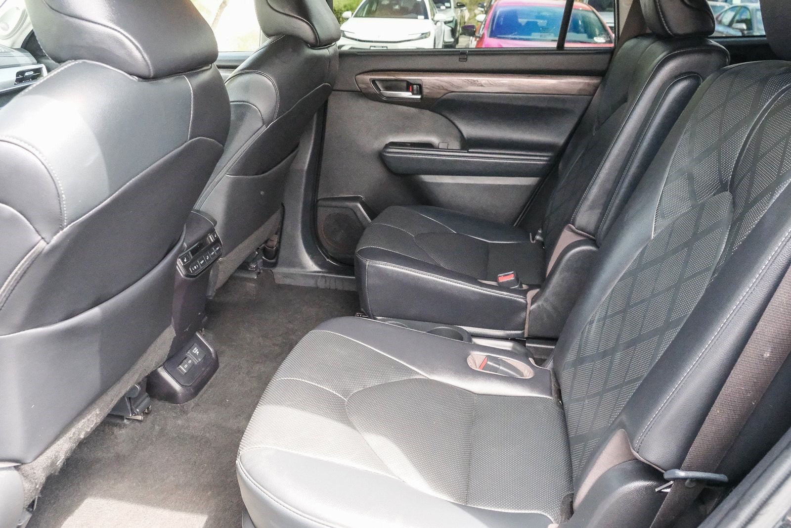 2023 Toyota Highlander Hybrid Platinum photo 17