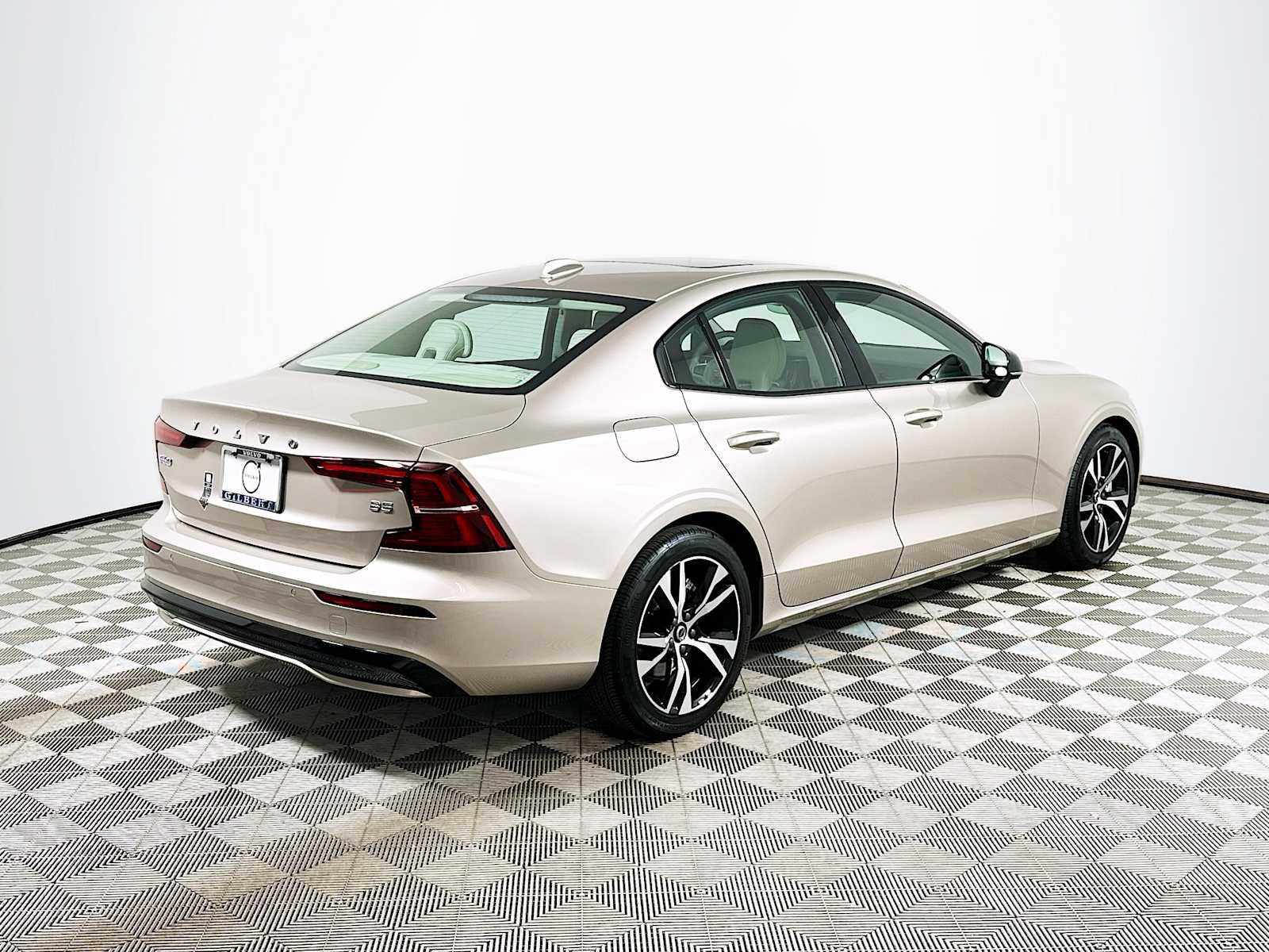 2025 Volvo S60 B5 Core photo 7