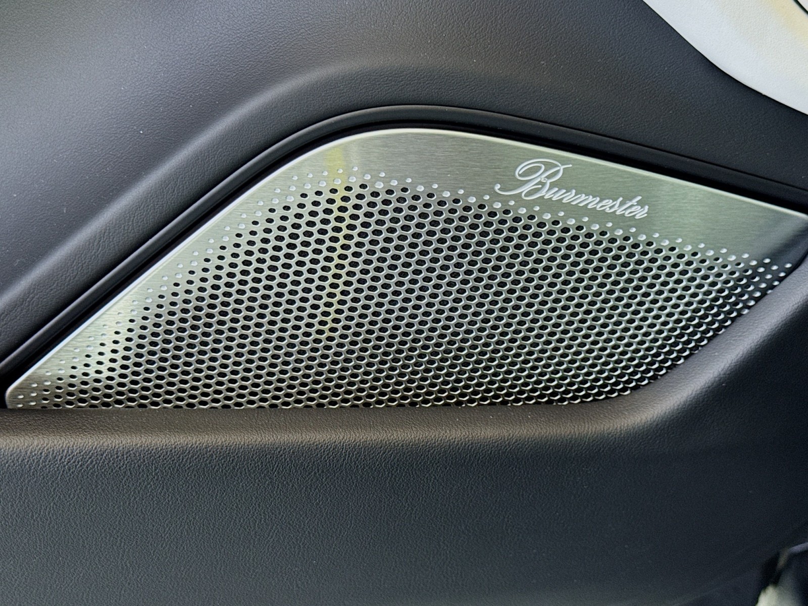 2025 Porsche Taycan 4S photo 12