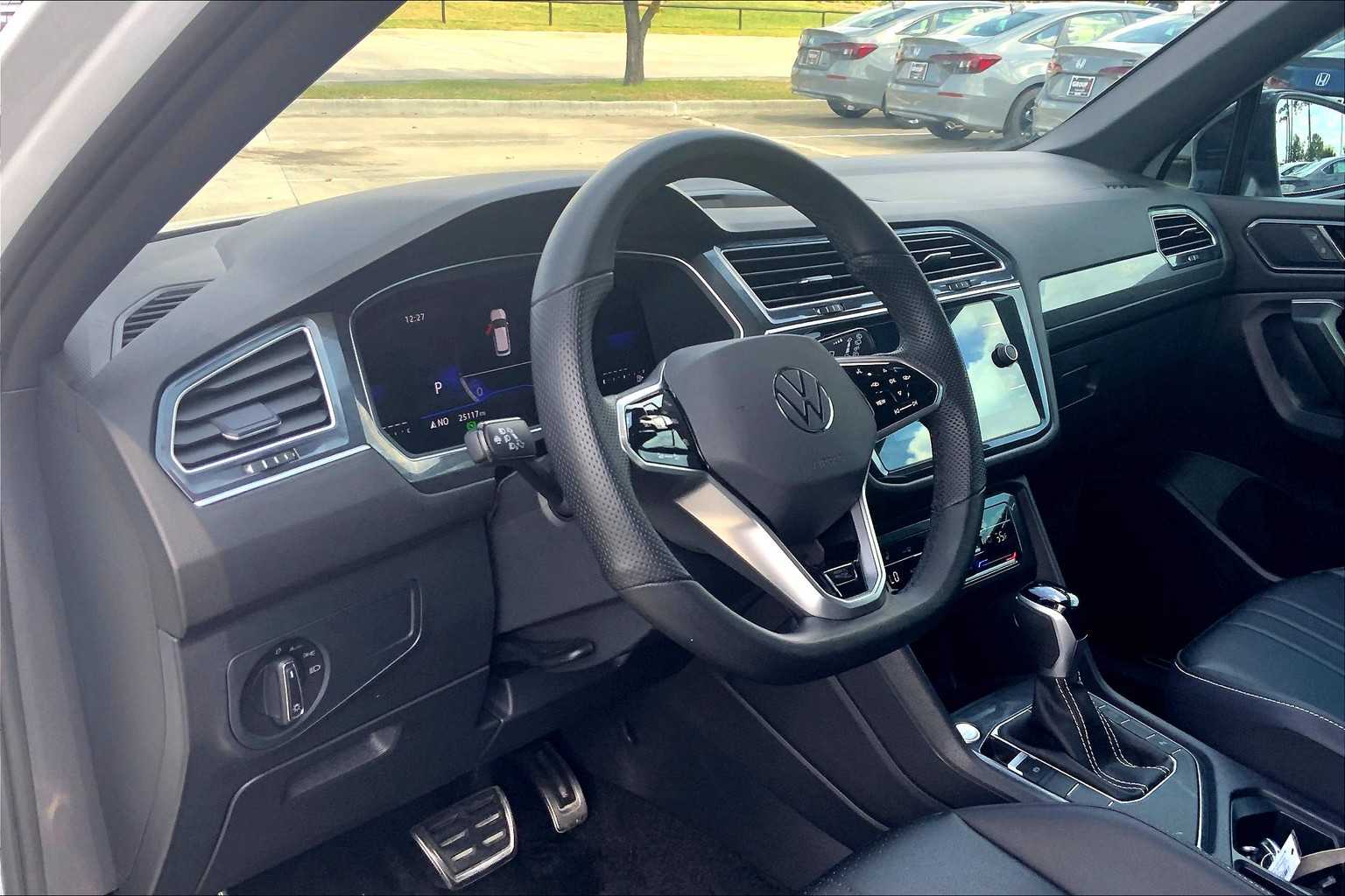 2024 Volkswagen Tiguan SE R-Line Black photo 16