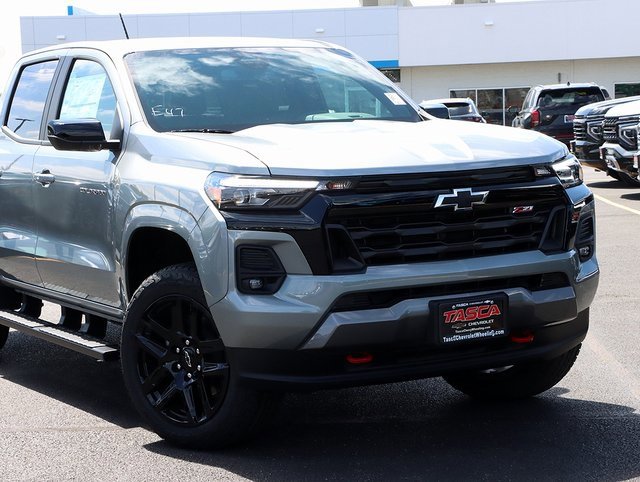 2025 Chevrolet Colorado Z71 photo 2