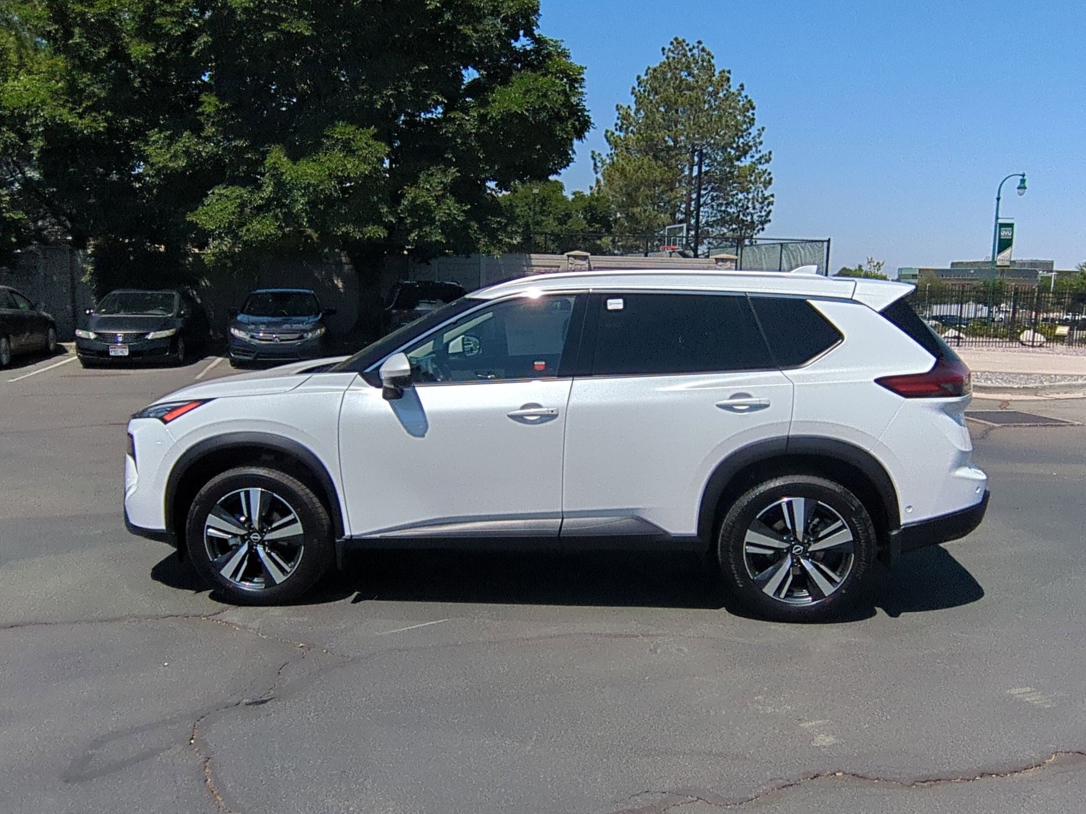 2025 Nissan Rogue SL photo 6