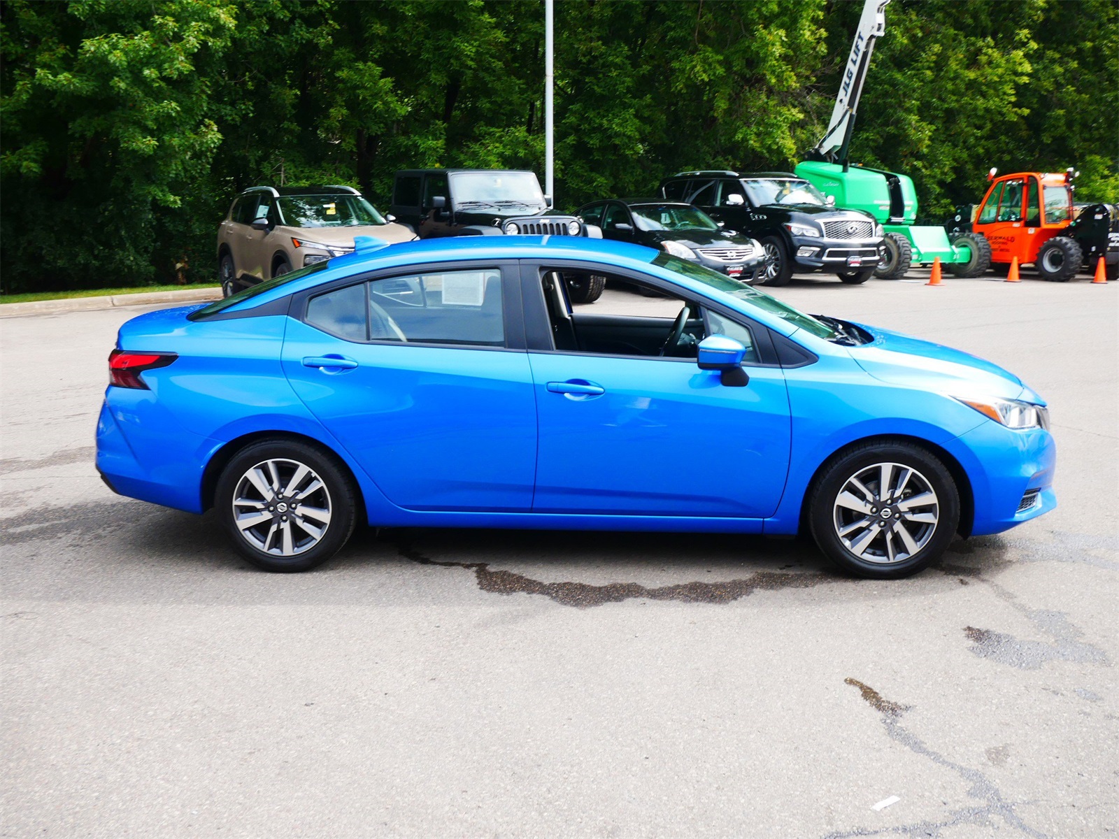 Used 2020 Nissan Versa Sedan SV with VIN 3N1CN8EV1LL813536 for sale in Maplewood, Minnesota