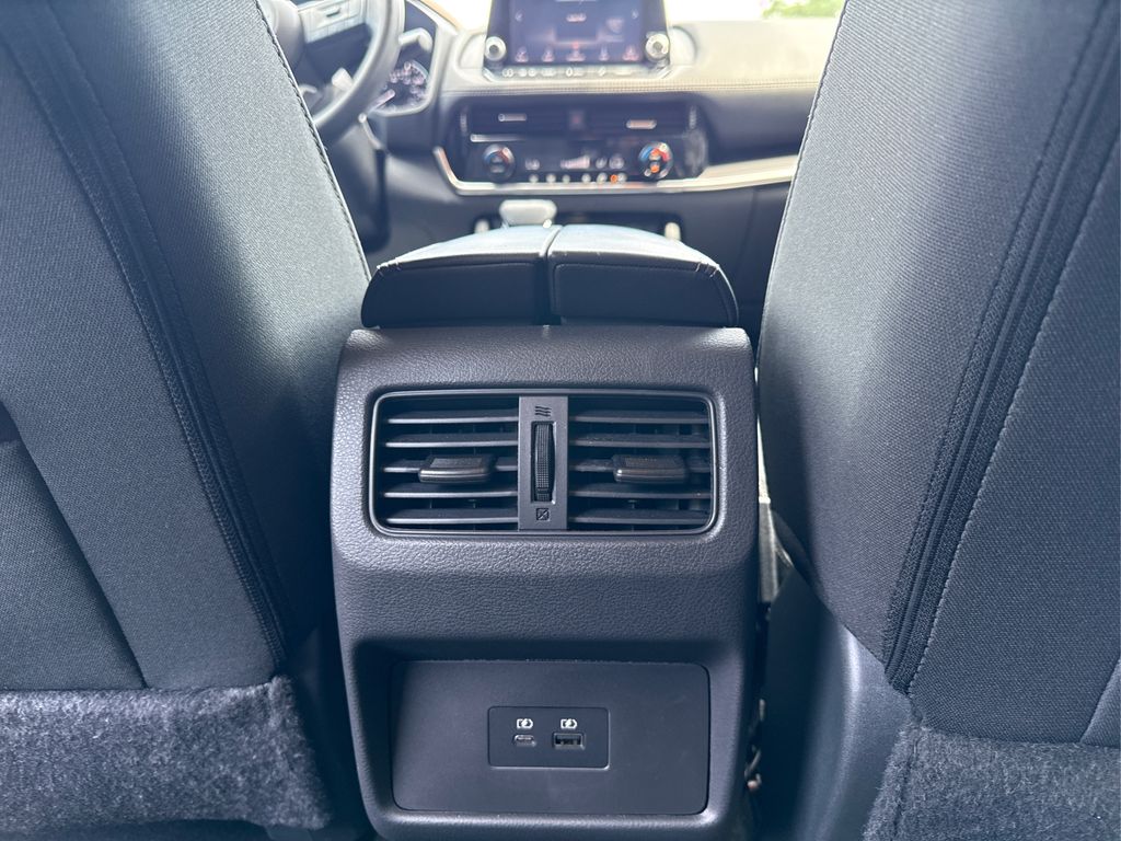 2022 Nissan Rogue SV photo 25
