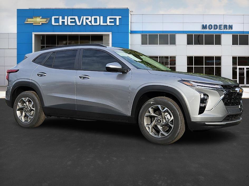 2025 Chevrolet Trax LT photo 5