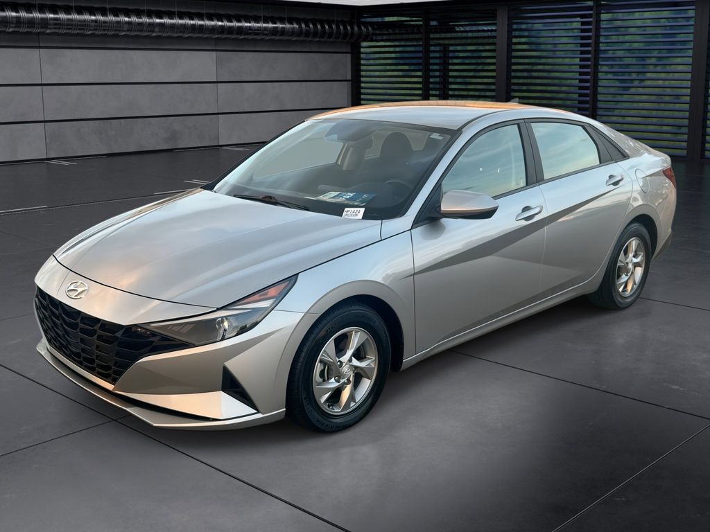 2023 Hyundai Elantra SE's photo