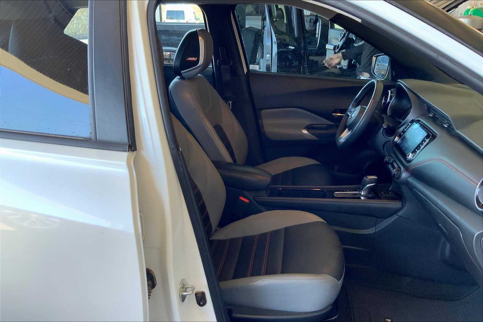 2021 Nissan Kicks SR photo 8