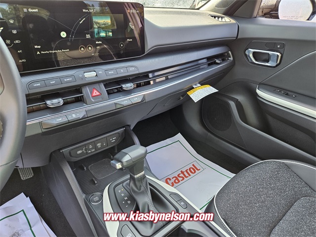 2025 Kia K4 GT-Line photo 8