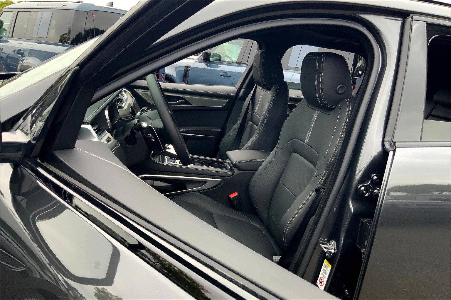 2026 Jaguar F-PACE P250 R-Dynamic S photo 9