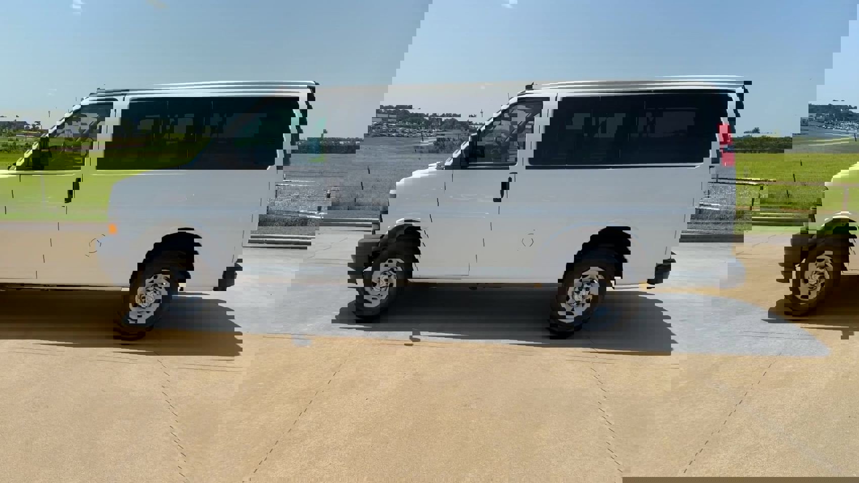 2023 Chevrolet Express Passenger LS photo 4