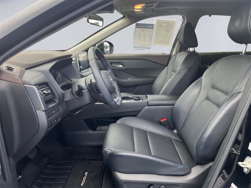 2023 Nissan Rogue SV photo 9