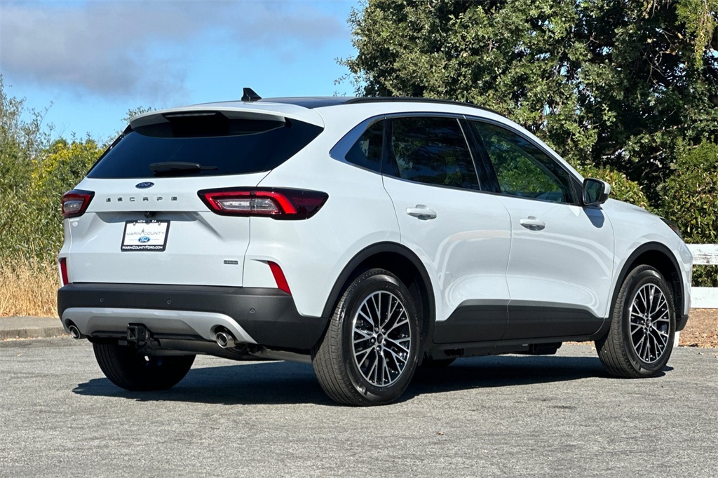 2025 Ford Escape Plug-In Hybrid photo 2