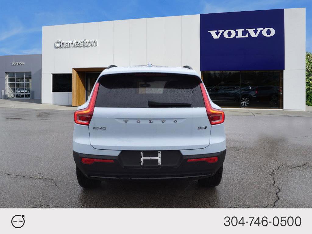 2025 Volvo XC40 Plus photo 4