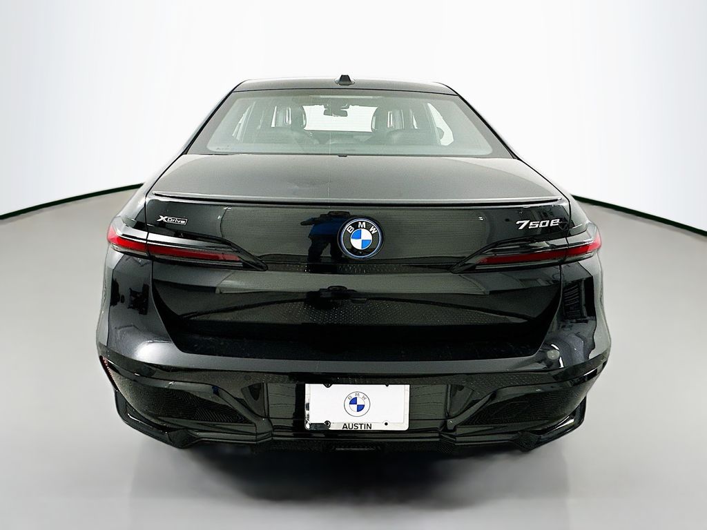 2026 Bmw 750e photo 6