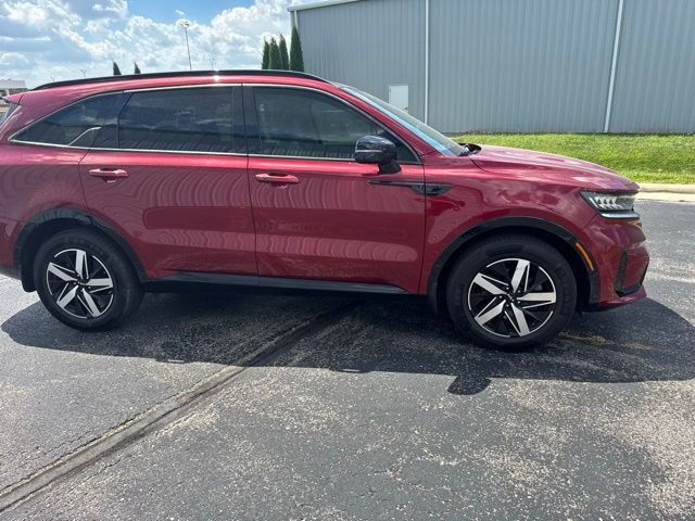 2022 Kia Sorento S photo 2