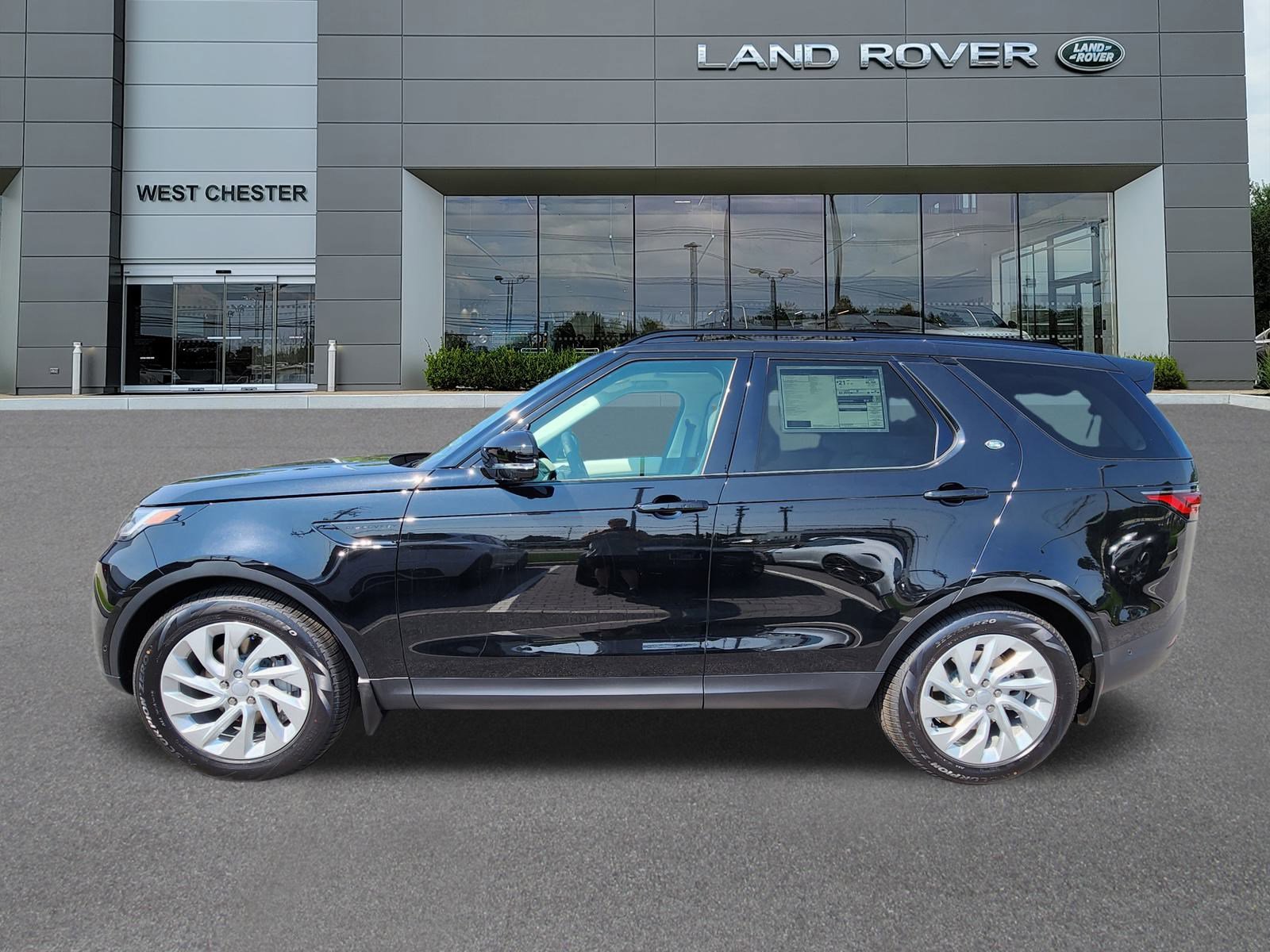 2025 Land Rover Discovery S photo 3