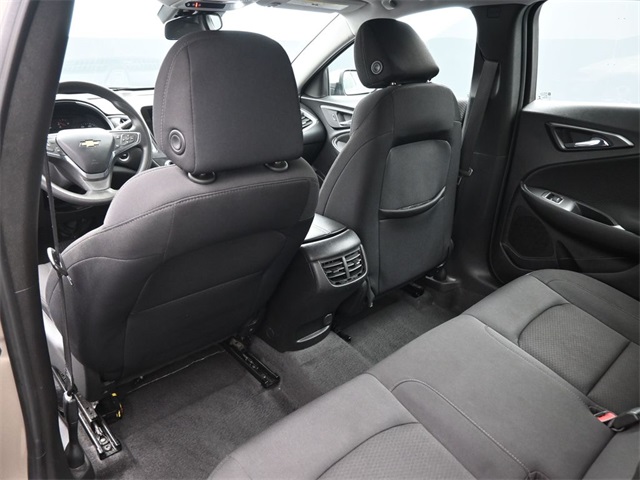 2024 Chevrolet Malibu 1LT photo 2