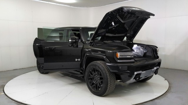 Used 2025 Void Black GMC 2X image 12