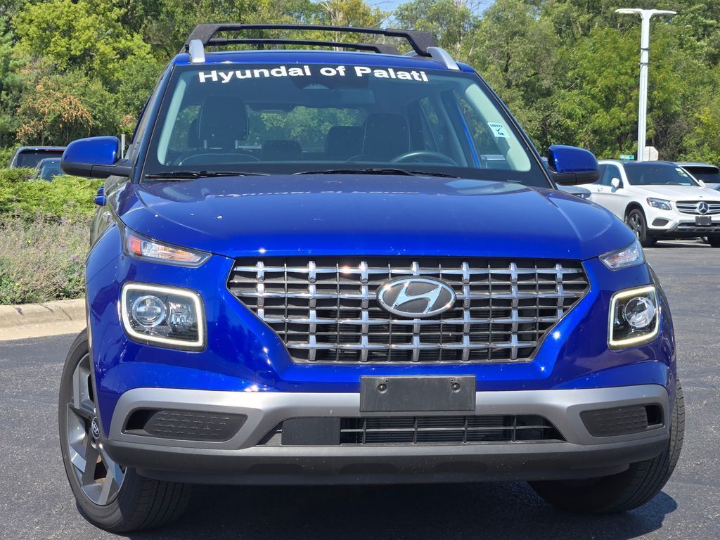 2024 Hyundai Venue Limited photo 3