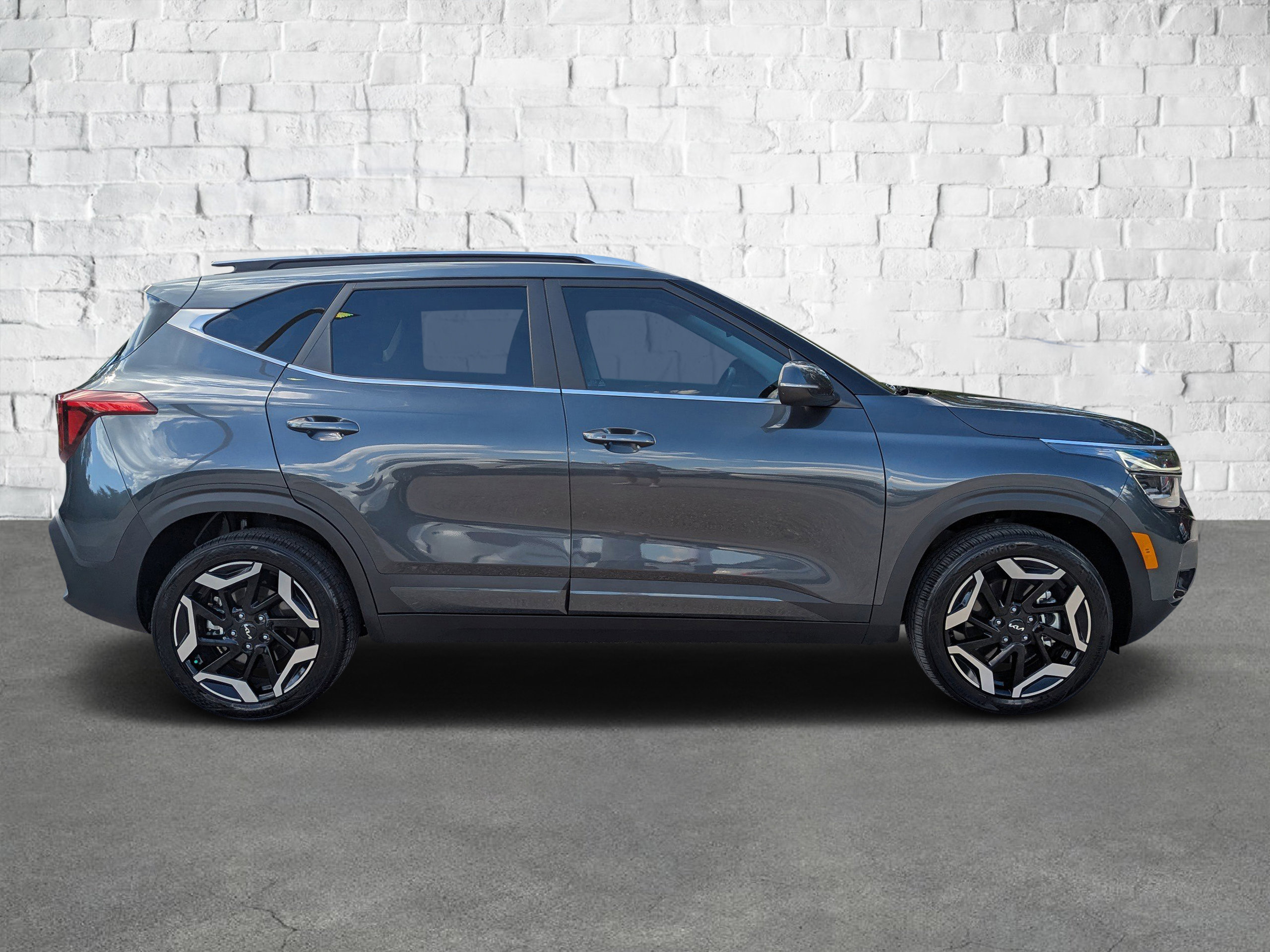 2025 Kia Seltos SX photo 3