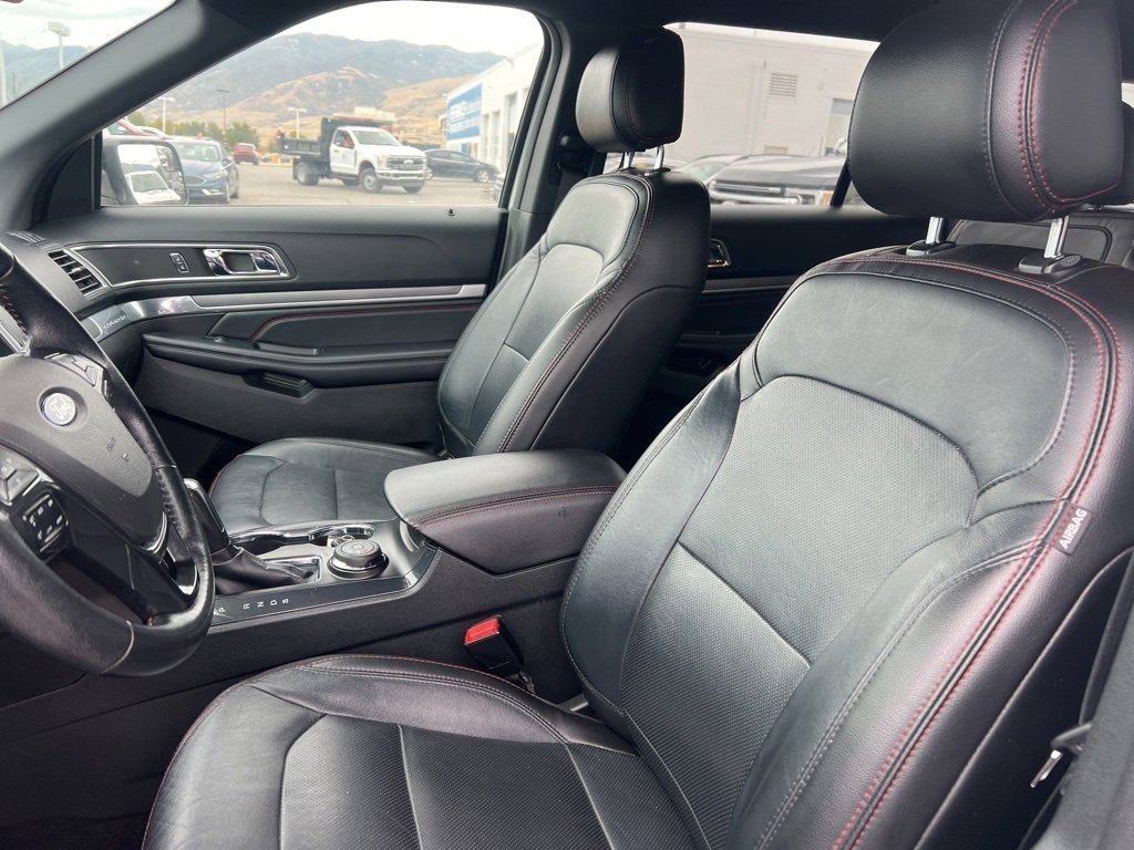 2017 Ford Explorer Sport photo 15