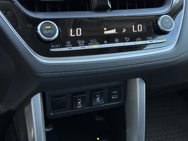 2024 Toyota Corolla Cross XLE photo 29