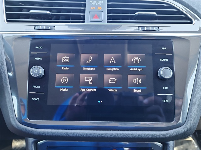 2024 Volkswagen Tiguan SE Wolfsburg Edition photo 18