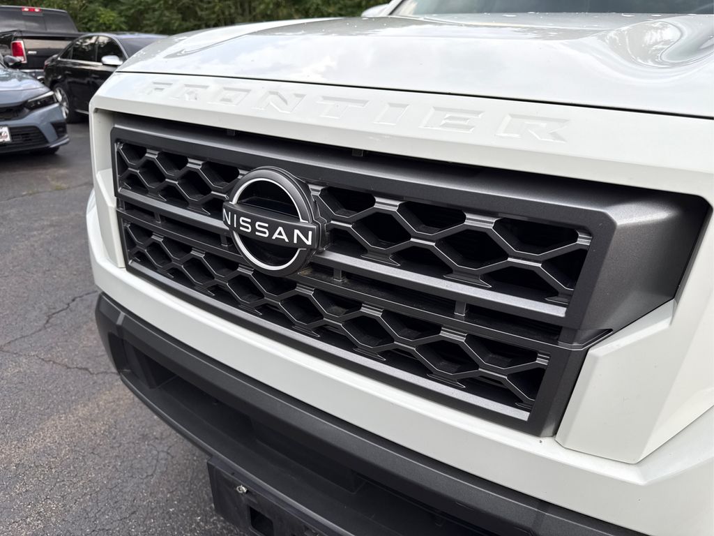 2022 Nissan Frontier SV photo 12