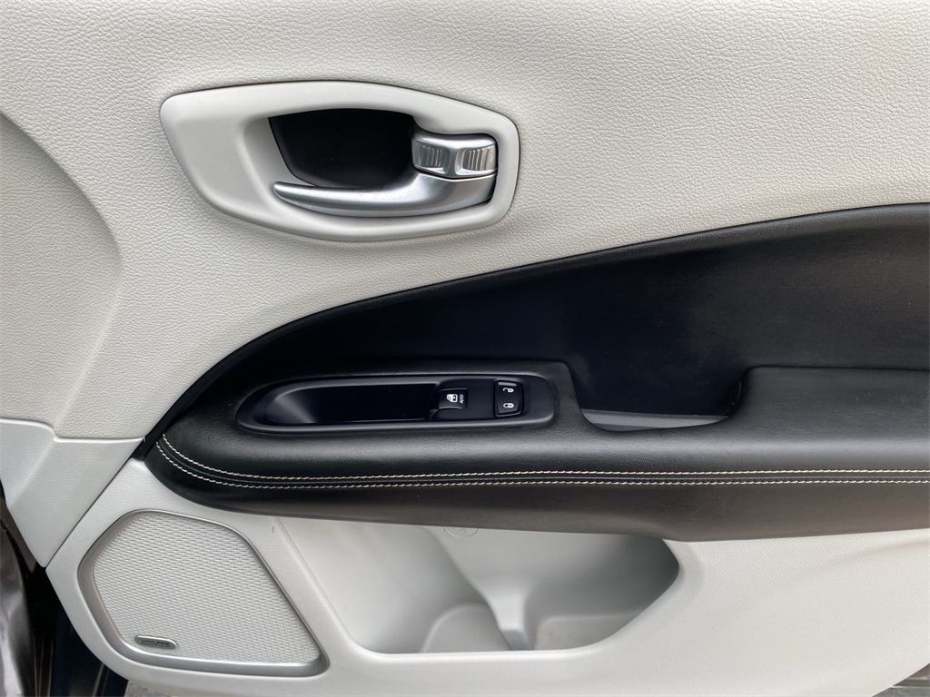 2021 Jeep Compass Latitude photo 21
