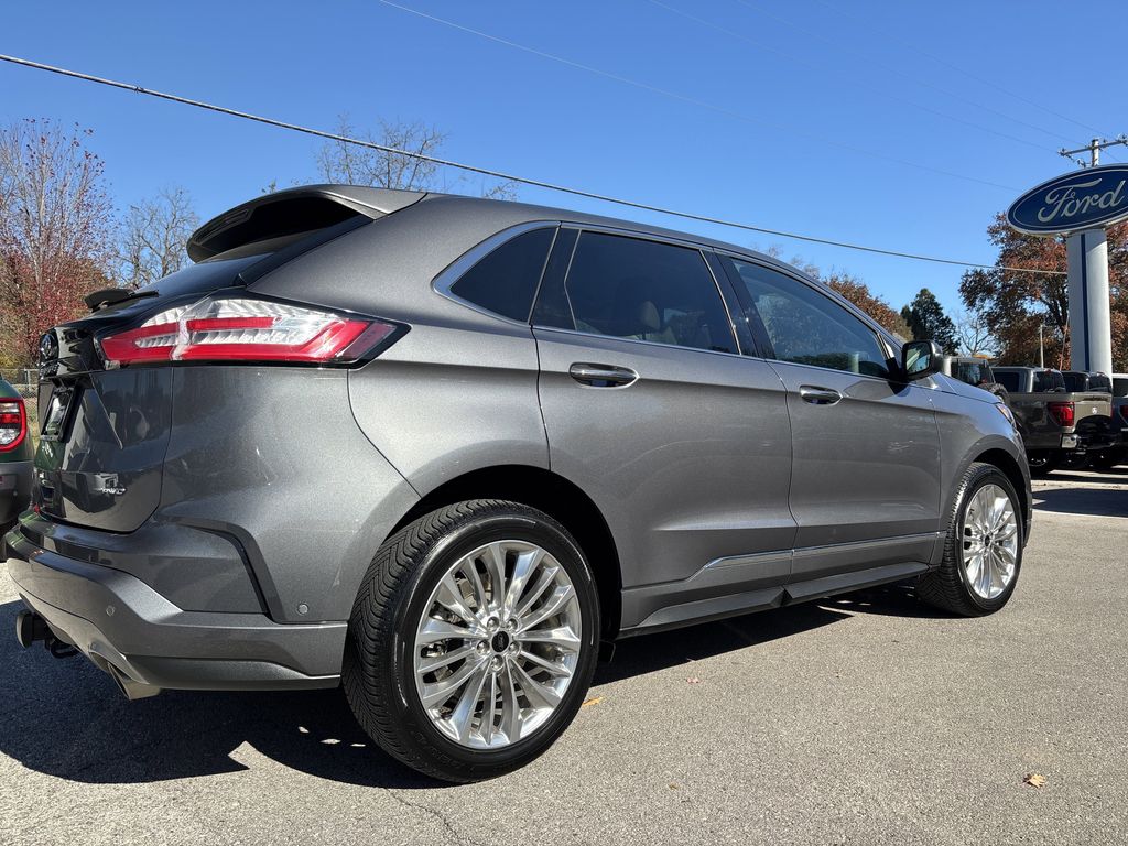 2021 Ford Edge Titanium photo 4