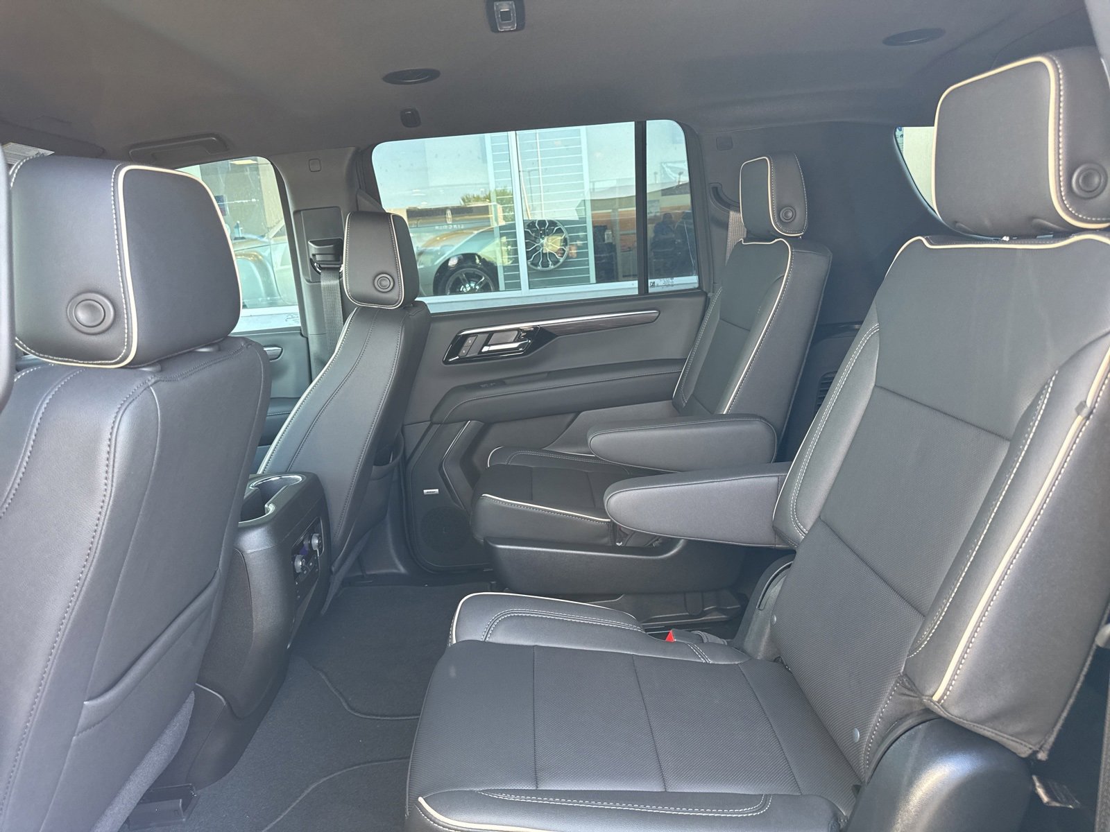 2025 Chevrolet Suburban Premier photo 15