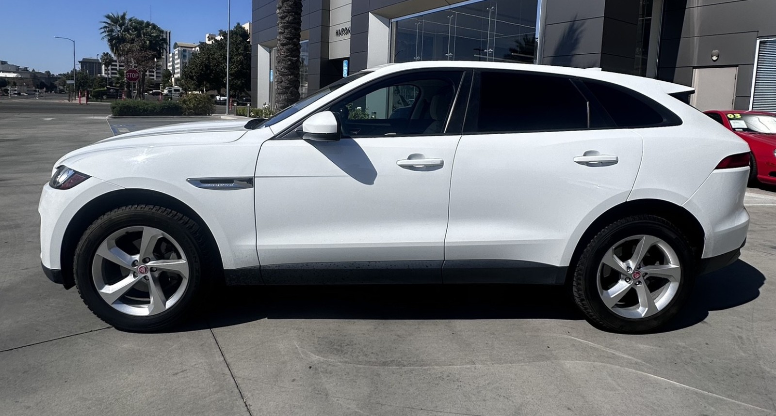 2018 Jaguar F-PACE Premium photo 2