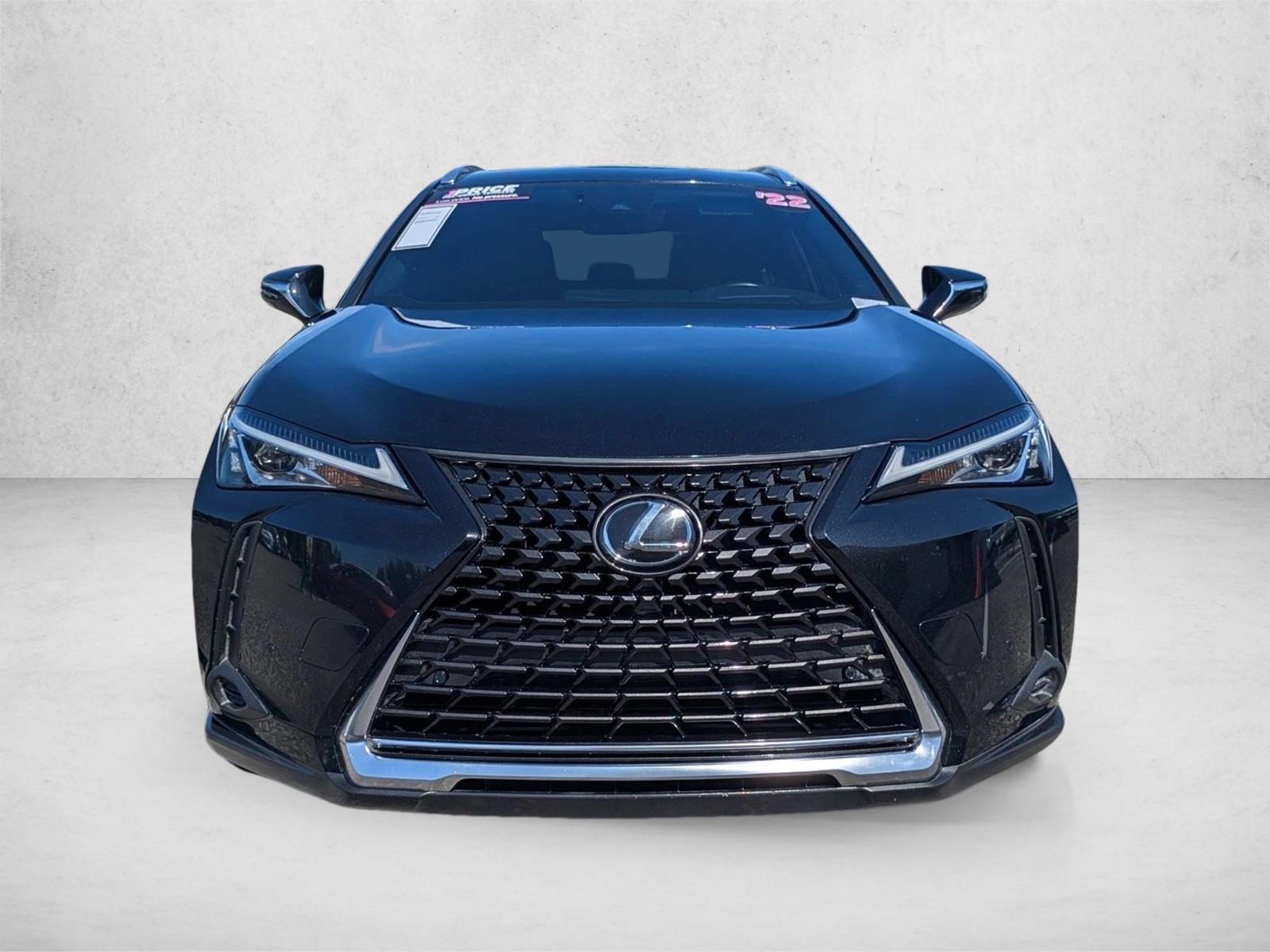 2022 Lexus UX 200 photo 2