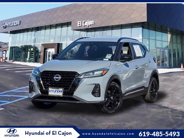 2023 Nissan Kicks SR's photo